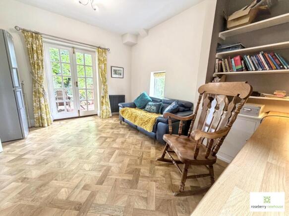 5 bed Detached for sale Image 12
