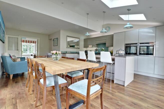 Vaulted Kitchen/Breakfast Room