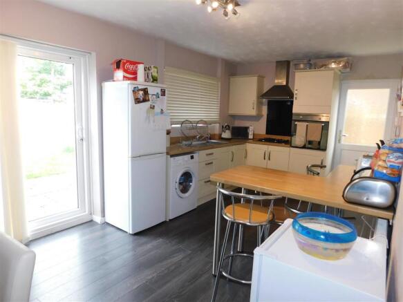 Kitchen 2.JPG