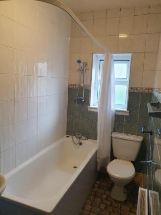 4 bed Terraced to rent Image 4
