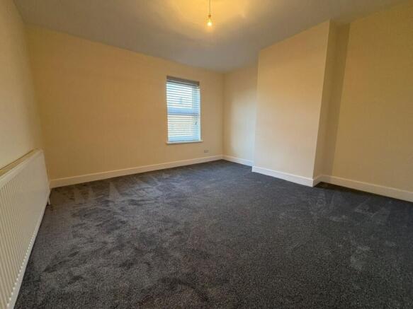 2 bed Terraced to rent Image 4
