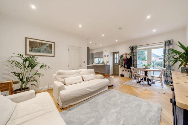 2 bed Semi-Detached for sale Image 5