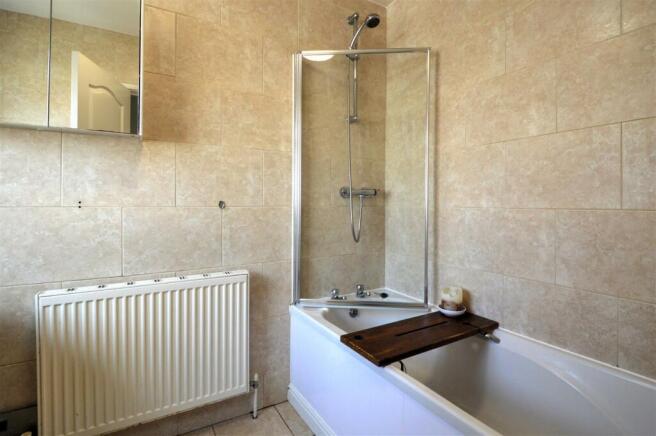 BATHROOM/WC