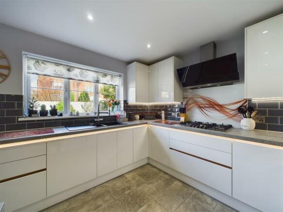 KITCHEN/DINER