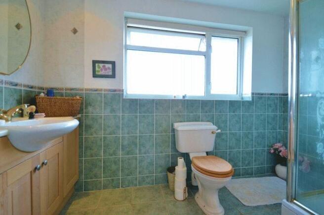 En-suite Showe...