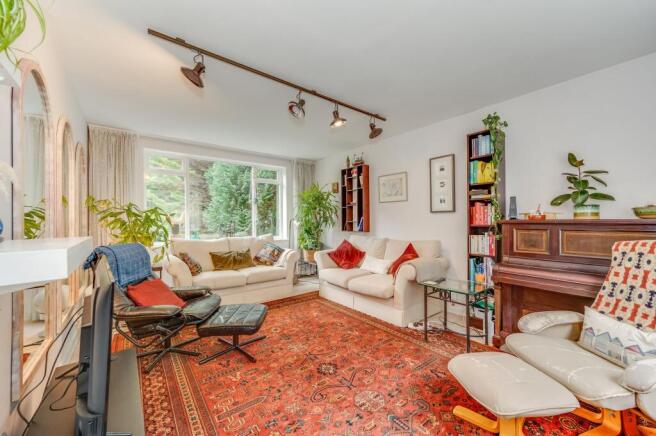 LOUNGE, DINER AND KITCHEN