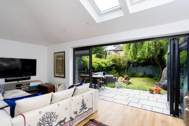 5 bed Town House for sale Image 10