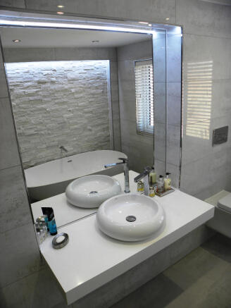 Vanity & Washbasin