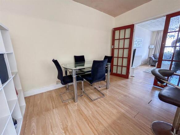 ALTERNATE VIEW OF KITCHEN/DINER
