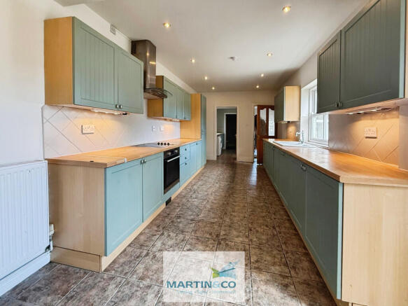 4 bed Detached for sale Image 6