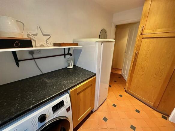 4 bed Detached for sale Image 11