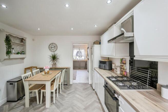 3 bed Semi-Detached for sale Image 6
