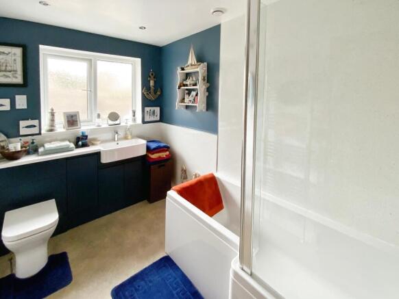 5 bed Detached Bungalow for sale Image 11