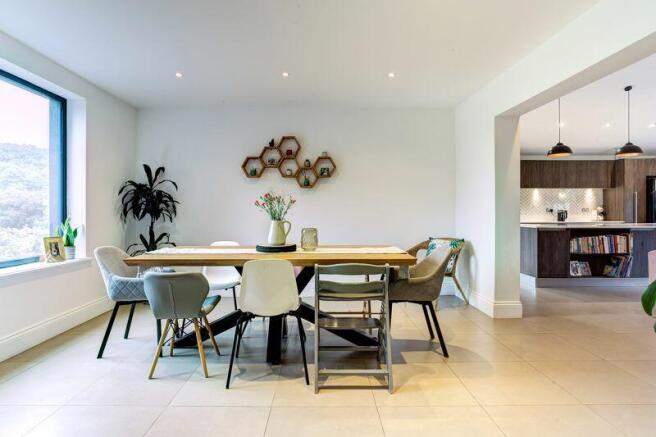 DINING/PLAY ROOM C