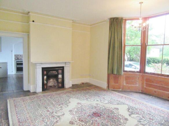LOUNGE      -