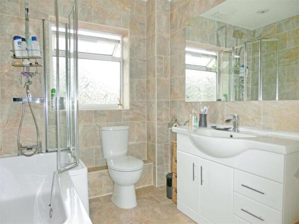 Barkers Lane 9 Bathroom.jpg