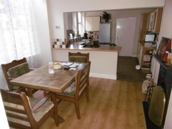 DAY AREA. KITCHEN/BR