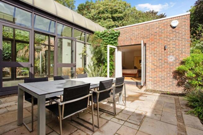 17 Langton Way, B...