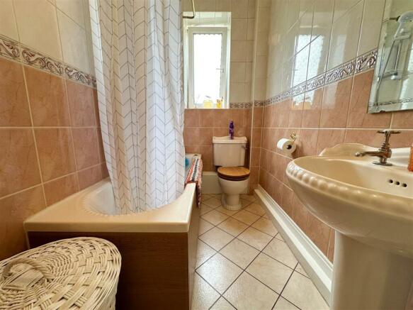 FAMLY BATHROOM