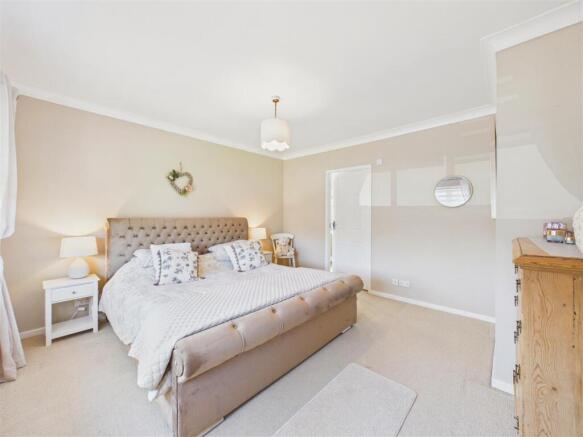 4 bed Detached for sale Image 4
