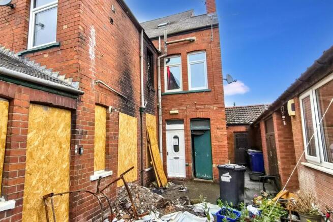 3 5 & 7 Fieldside, Thorne, Doncaster, DN8 4AE