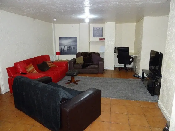 7 bed Terraced to rent Image 4