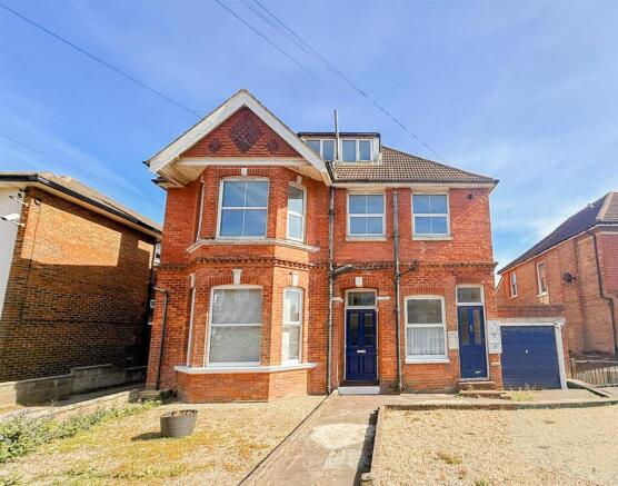 2-bed flat on Dorset Road, Bexhill, TN40 2HT, £145,000