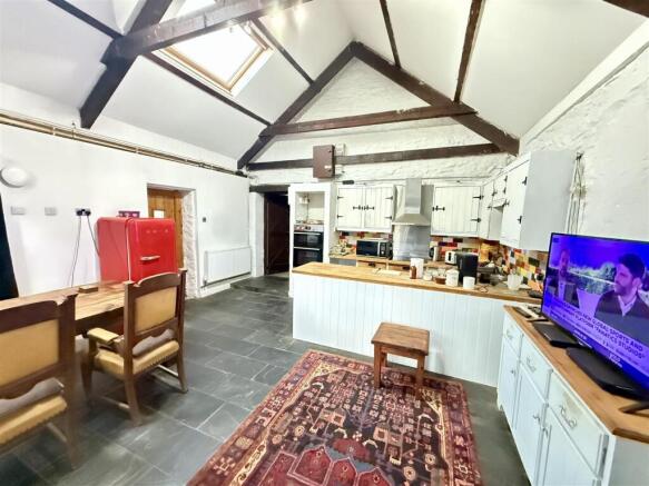 Kitchen/ Dining room