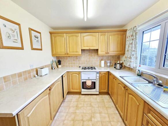 3 bed Semi-Detached Bungalow for sale Image 4