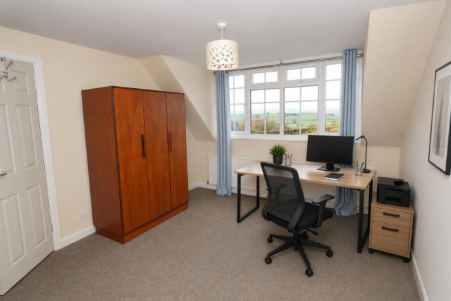 4 bed Detached for sale Image 6