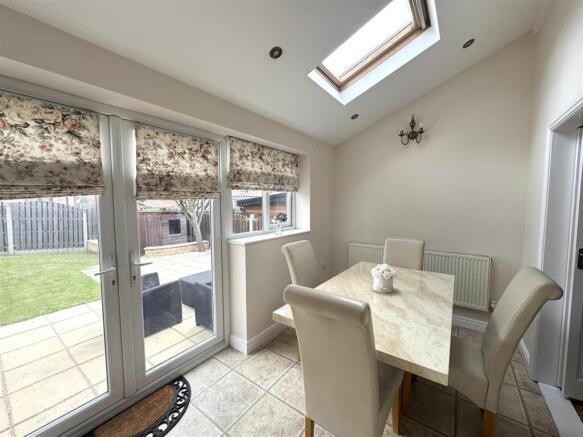 3 bed Semi-Detached for sale Image 10