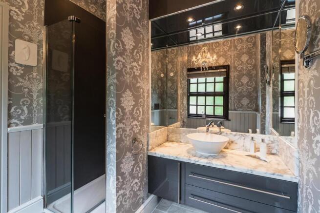 Master En-Suite Shower Room