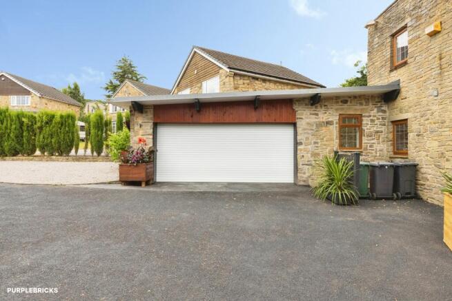 5 bed Detached for sale Image 7