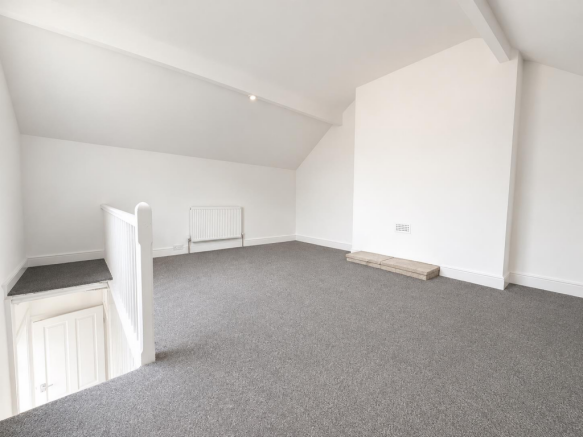 2 bed Terraced to rent Image 5