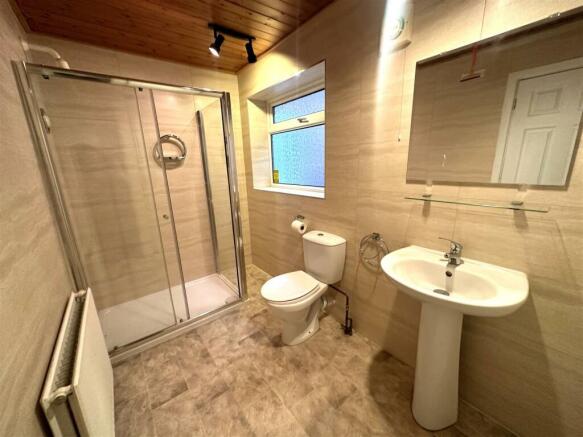 SHOWER ROOM