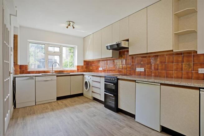 4 bed House for sale Image 4