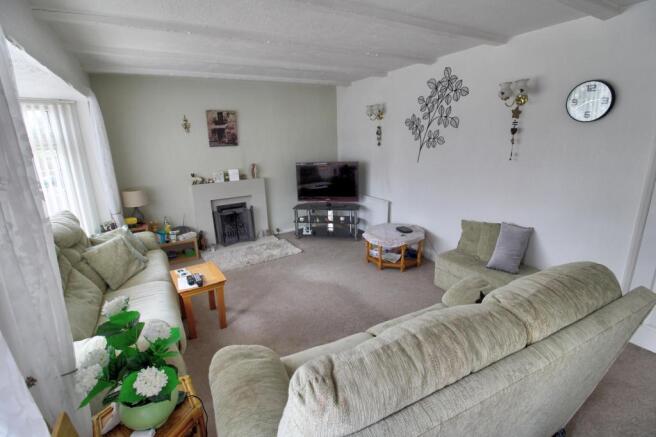 Sitting room photo two