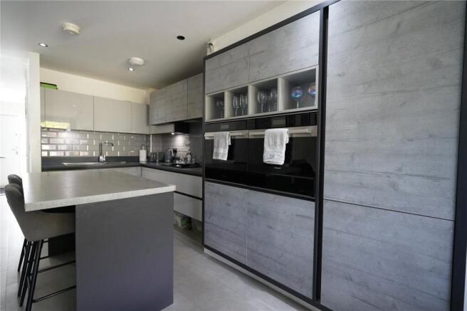 4 bed Detached for sale Image 6