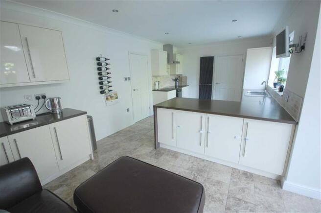 FAMILY KITCHEN