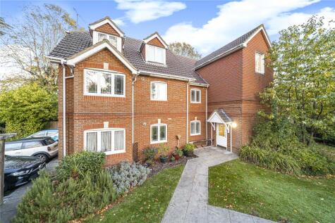Brushfield Way, Knaphill, Woking, Surrey, GU21