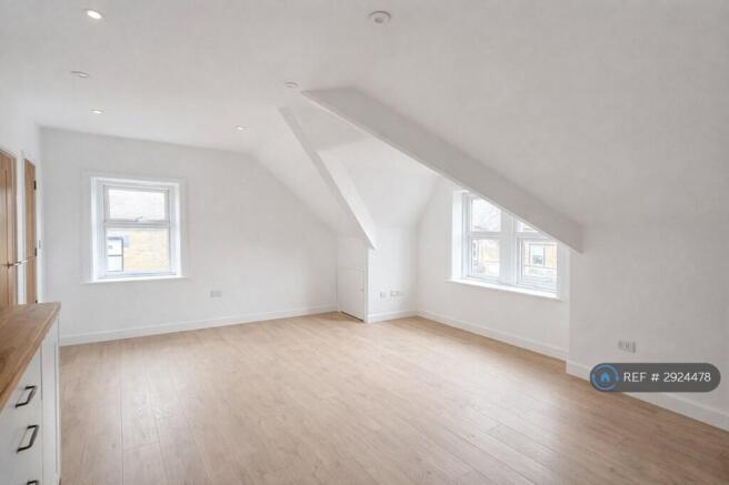 1 bed Flat to rent Image 4