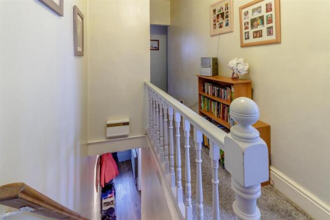 8379443-interior07.jpg