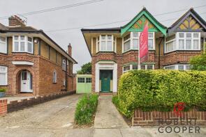 53, West Towers, Pinner HA5 1TZ