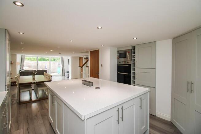 4 bed Semi-Detached for sale Image 4