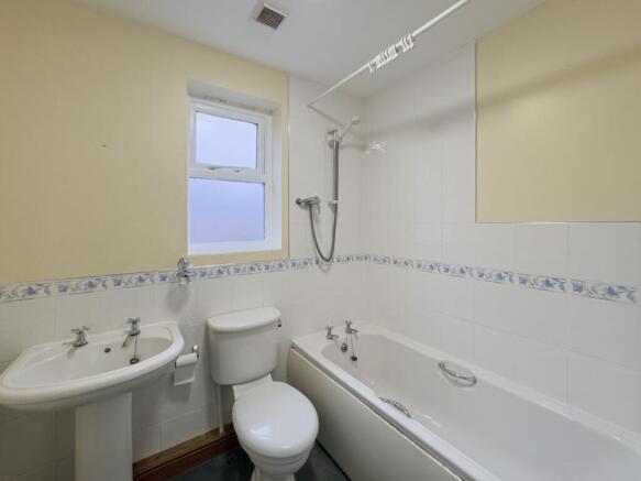 2 bed Terraced to rent Image 11