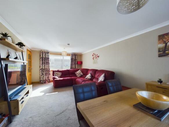 LOUNGE/DINING ROOM