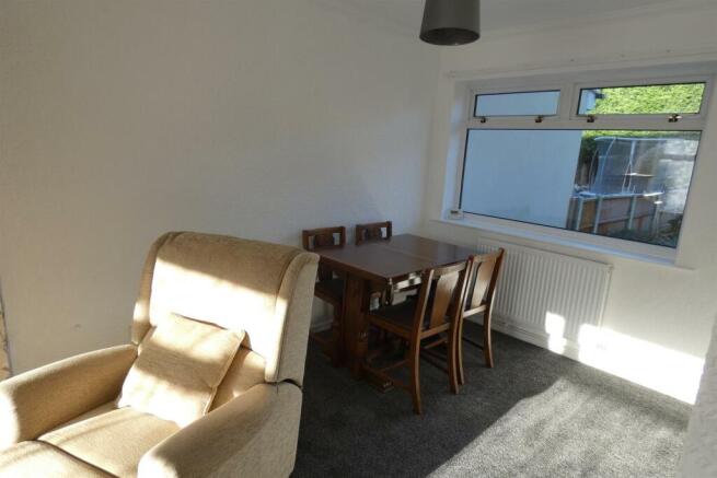 LOUNGE/DINING ROOM