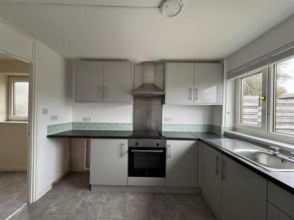 3 bed Semi-Detached for sale Image 7