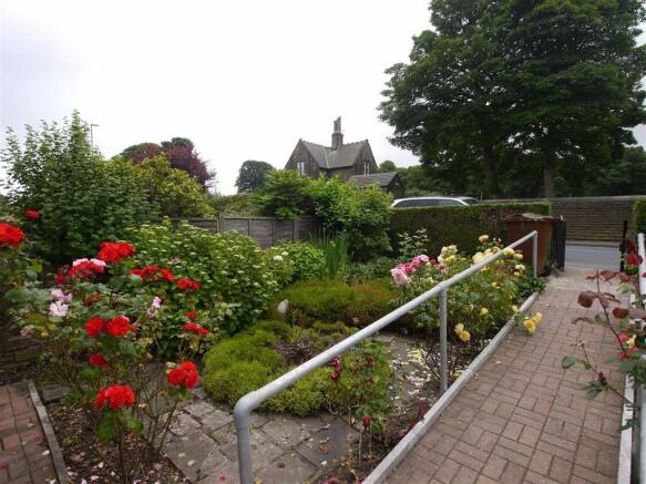 FRONT GARDEN