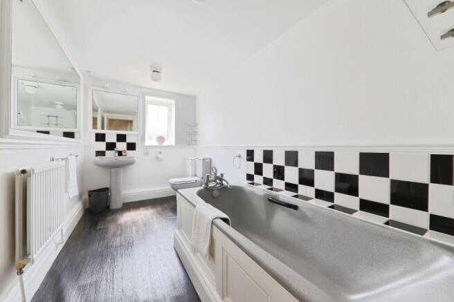 4 bed Detached for sale Image 12